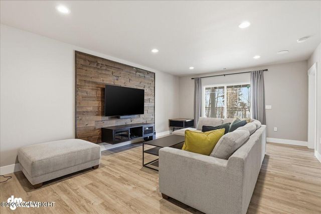 1956 Sonoma Crest Circle, Anchorage, AK 99516