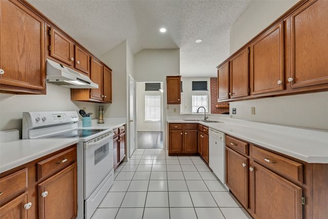 5209 Manhassett Drive, Arlington, TX 76018