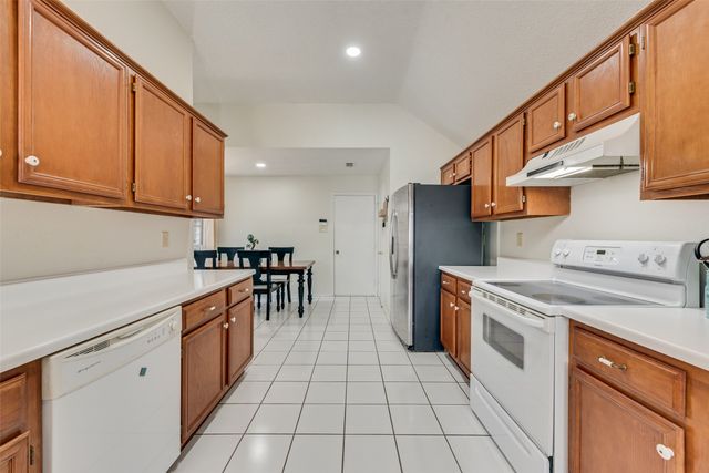 5209 Manhassett Drive, Arlington, TX 76018