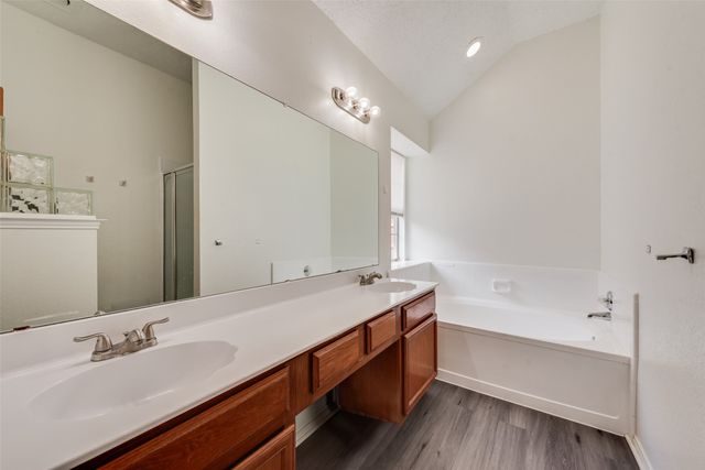 5209 Manhassett Drive, Arlington, TX 76018