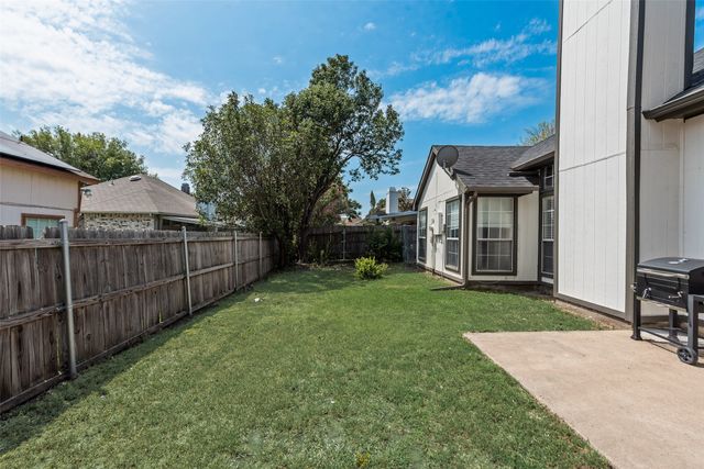 5209 Manhassett Drive, Arlington, TX 76018
