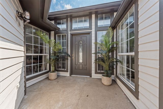 5209 Manhassett Drive, Arlington, TX 76018