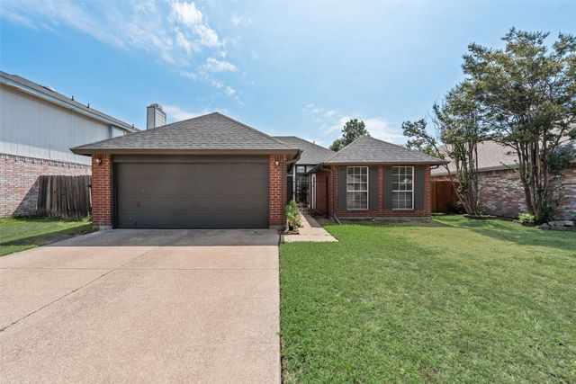 5209 Manhassett Drive, Arlington, TX 76018