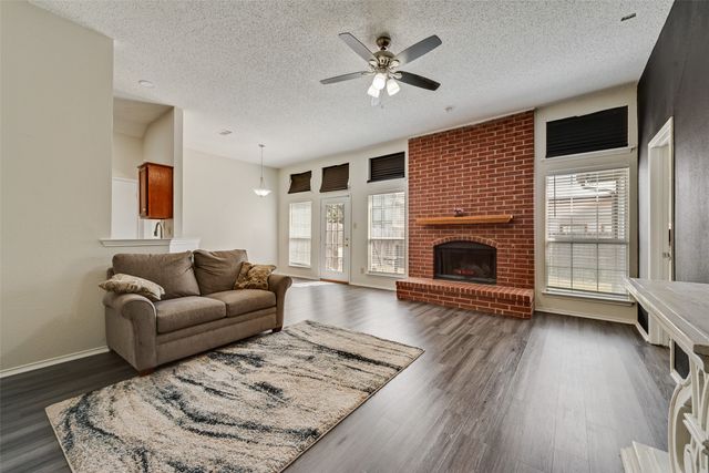 5209 Manhassett Drive, Arlington, TX 76018