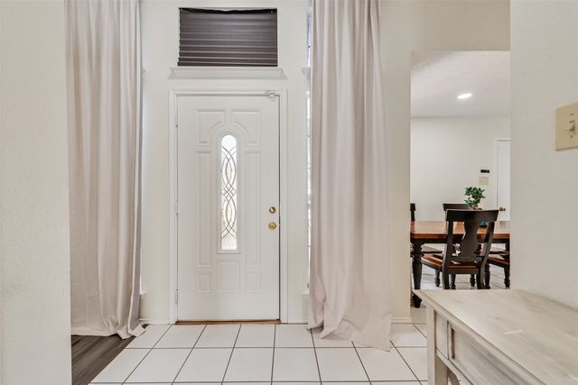 5209 Manhassett Drive, Arlington, TX 76018