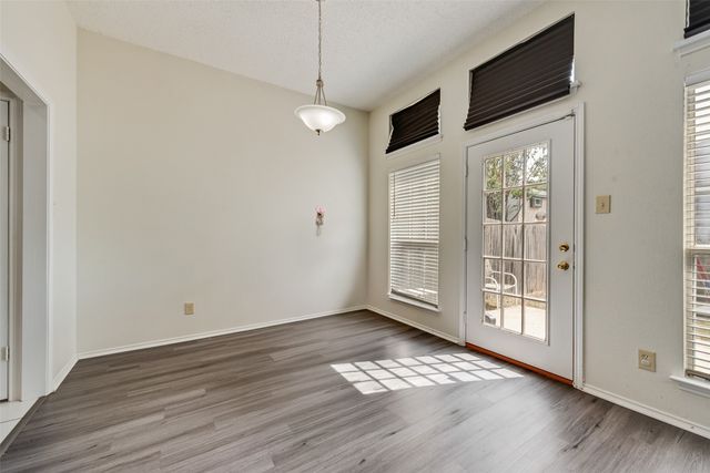 5209 Manhassett Drive, Arlington, TX 76018