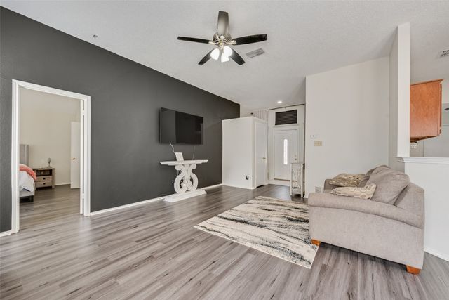 5209 Manhassett Drive, Arlington, TX 76018
