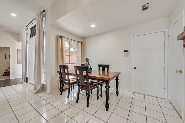 5209 Manhassett Drive, Arlington, TX 76018