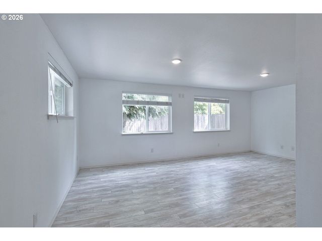 2451 Se ALDER St, Hillsboro, OR 97123