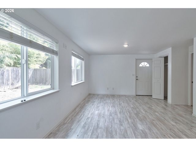 2451 Se ALDER St, Hillsboro, OR 97123