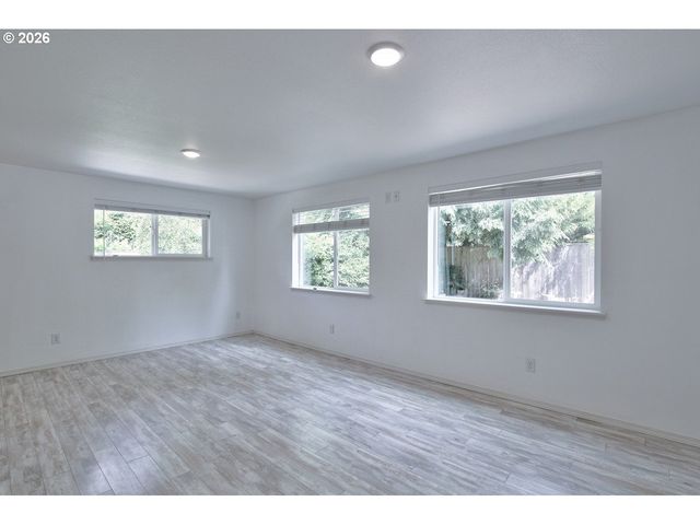 2451 Se ALDER St, Hillsboro, OR 97123