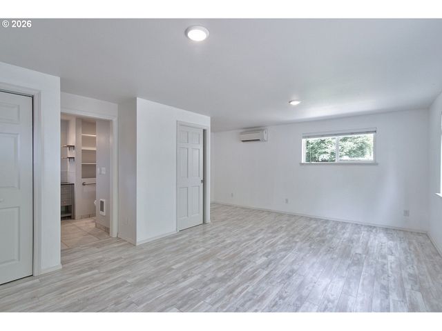 2451 Se ALDER St, Hillsboro, OR 97123