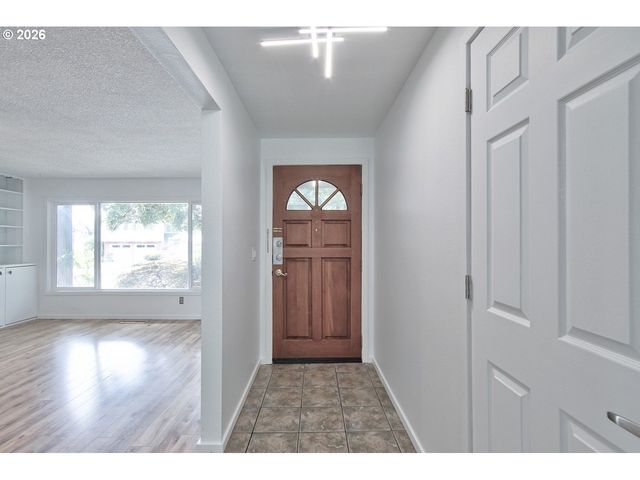 2451 Se ALDER St, Hillsboro, OR 97123