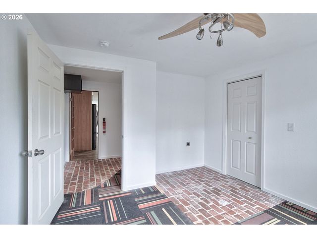 2451 Se ALDER St, Hillsboro, OR 97123
