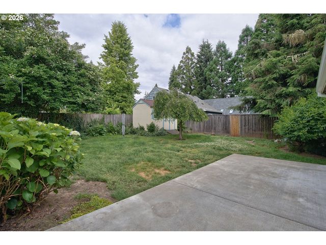 2451 Se ALDER St, Hillsboro, OR 97123