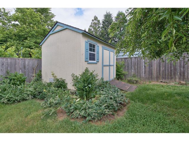 2451 Se ALDER St, Hillsboro, OR 97123