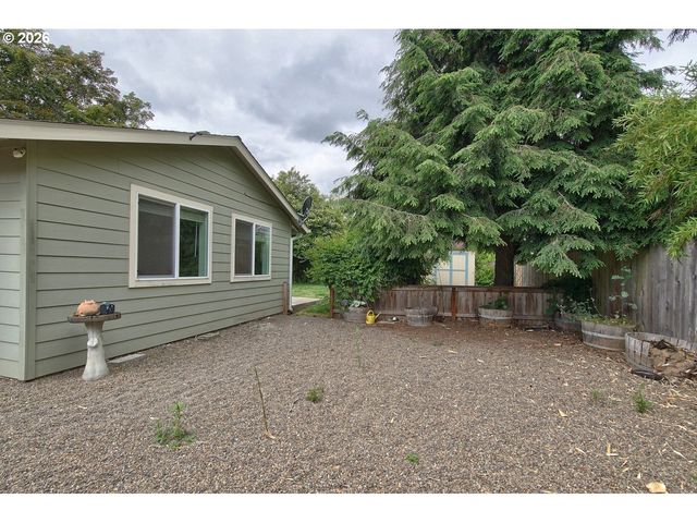 2451 Se ALDER St, Hillsboro, OR 97123