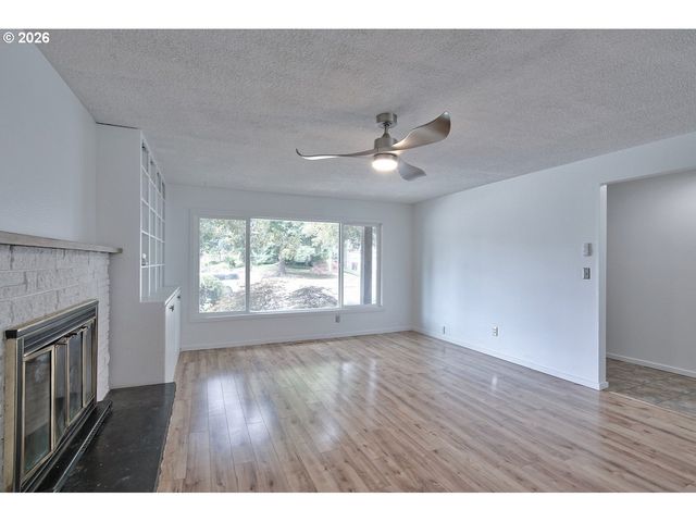 2451 Se ALDER St, Hillsboro, OR 97123