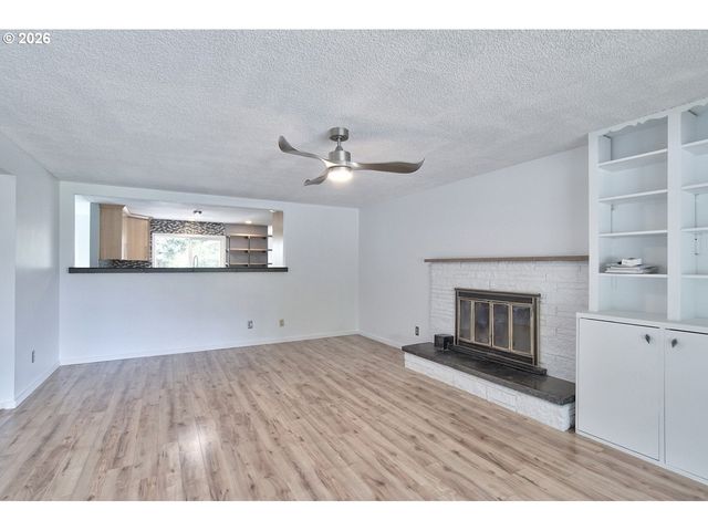 2451 Se ALDER St, Hillsboro, OR 97123