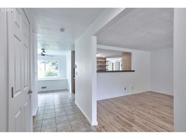 2451 Se ALDER St, Hillsboro, OR 97123
