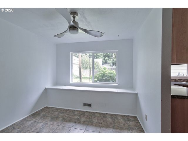 2451 Se ALDER St, Hillsboro, OR 97123