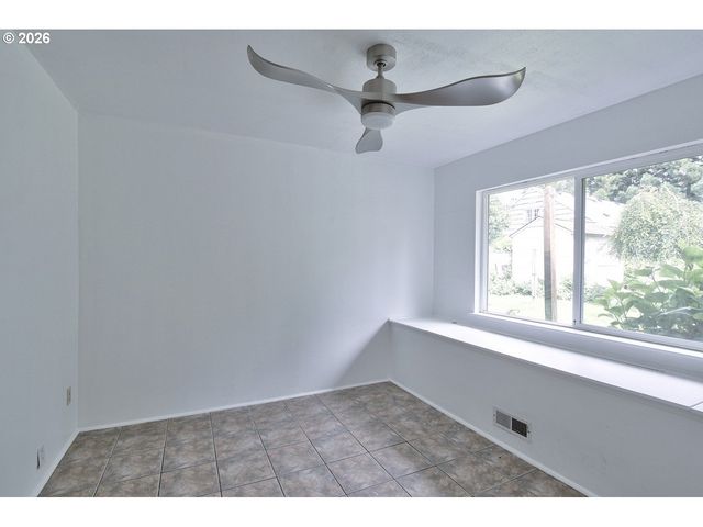 2451 Se ALDER St, Hillsboro, OR 97123