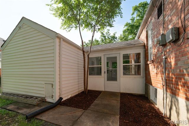 223 Robert Avenue, St Louis, MO 63135