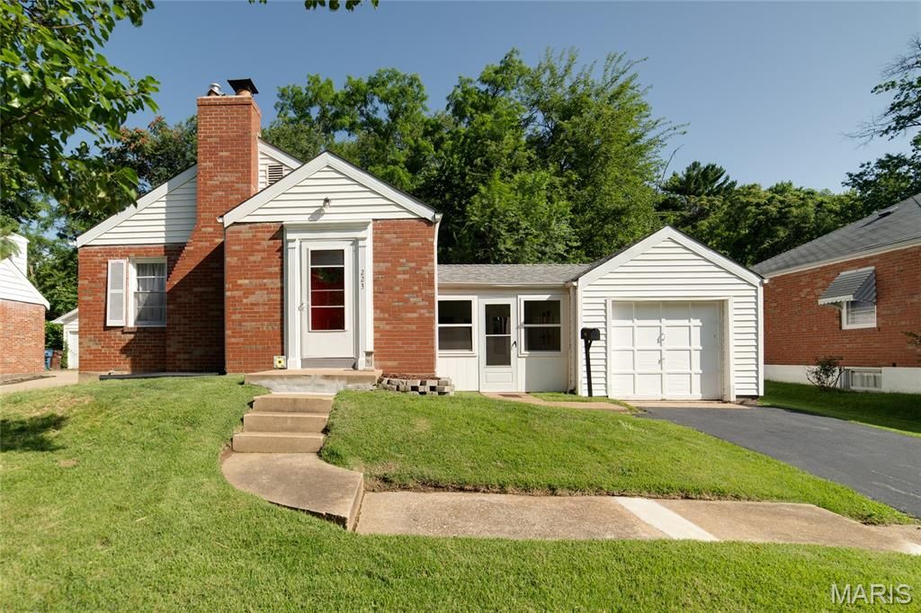 223 Robert Avenue, St Louis, MO 63135
