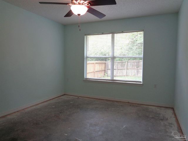 10120 Crest Ridge Dr, Pensacola, FL 32514