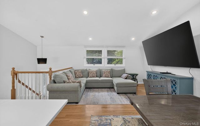 42 W Broadway, Port Jefferson Station, NY 11776