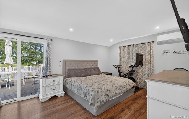 42 W Broadway, Port Jefferson Station, NY 11776