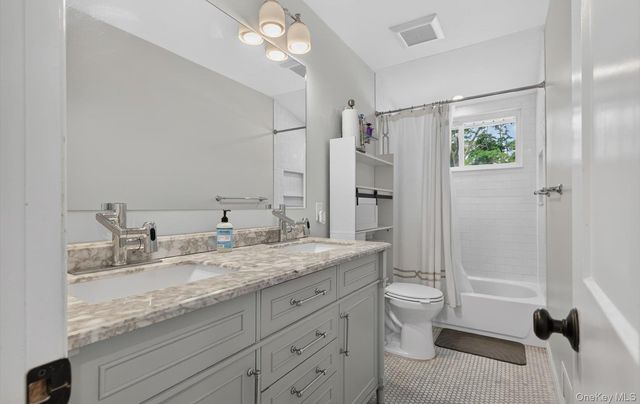 42 W Broadway, Port Jefferson Station, NY 11776