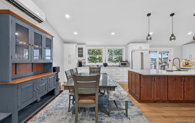42 W Broadway, Port Jefferson Station, NY 11776