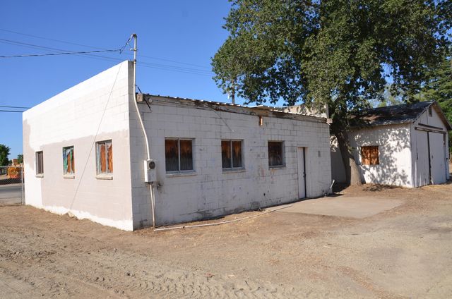 1915 E Houston Avenue, Visalia, CA 93292