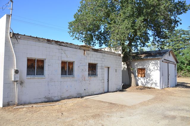 1915 E Houston Avenue, Visalia, CA 93292