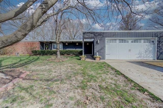 1005 W Frisco Avenue, St Louis, MO 63122