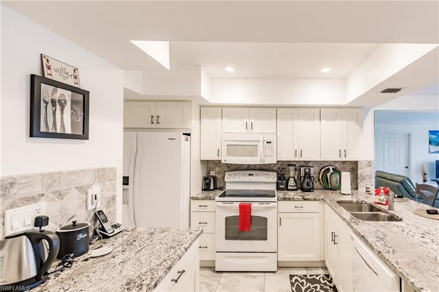 600 Neapolitan WAY # 454, Naples, FL 34103