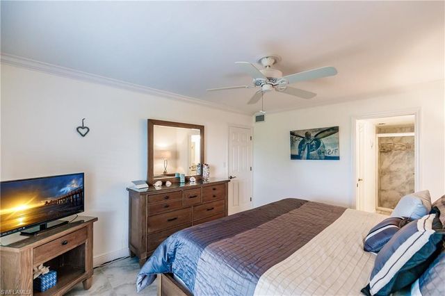 600 Neapolitan WAY # 454, Naples, FL 34103