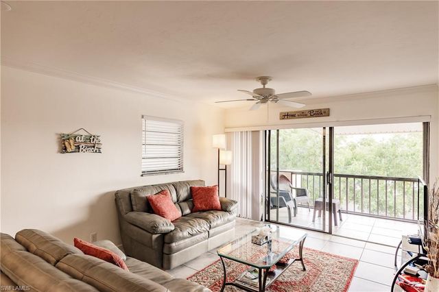 600 Neapolitan WAY # 454, Naples, FL 34103