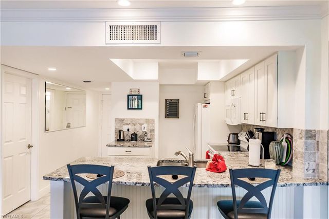 600 Neapolitan WAY # 454, Naples, FL 34103