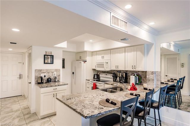 600 Neapolitan WAY # 454, Naples, FL 34103