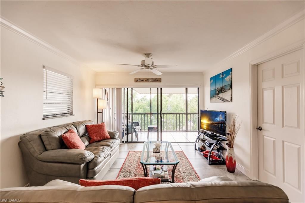 600 Neapolitan WAY # 454, Naples, FL 34103