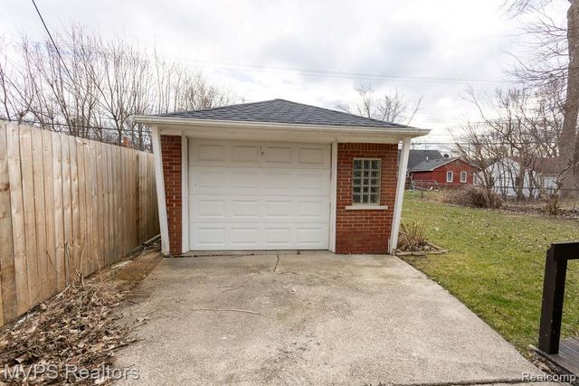 20220 Lancaster Street, Harper Woods, MI 48225