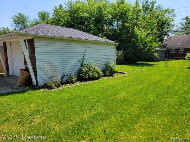 20220 Lancaster Street, Harper Woods, MI 48225