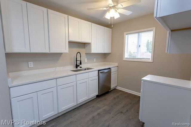 20220 Lancaster Street, Harper Woods, MI 48225