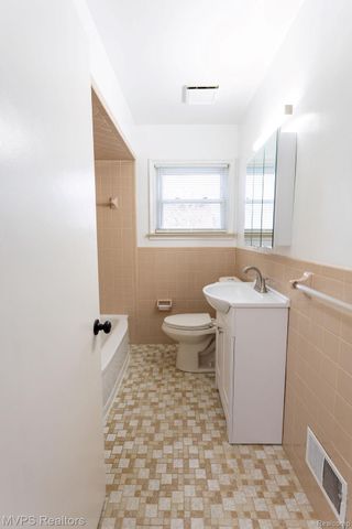 20220 Lancaster Street, Harper Woods, MI 48225