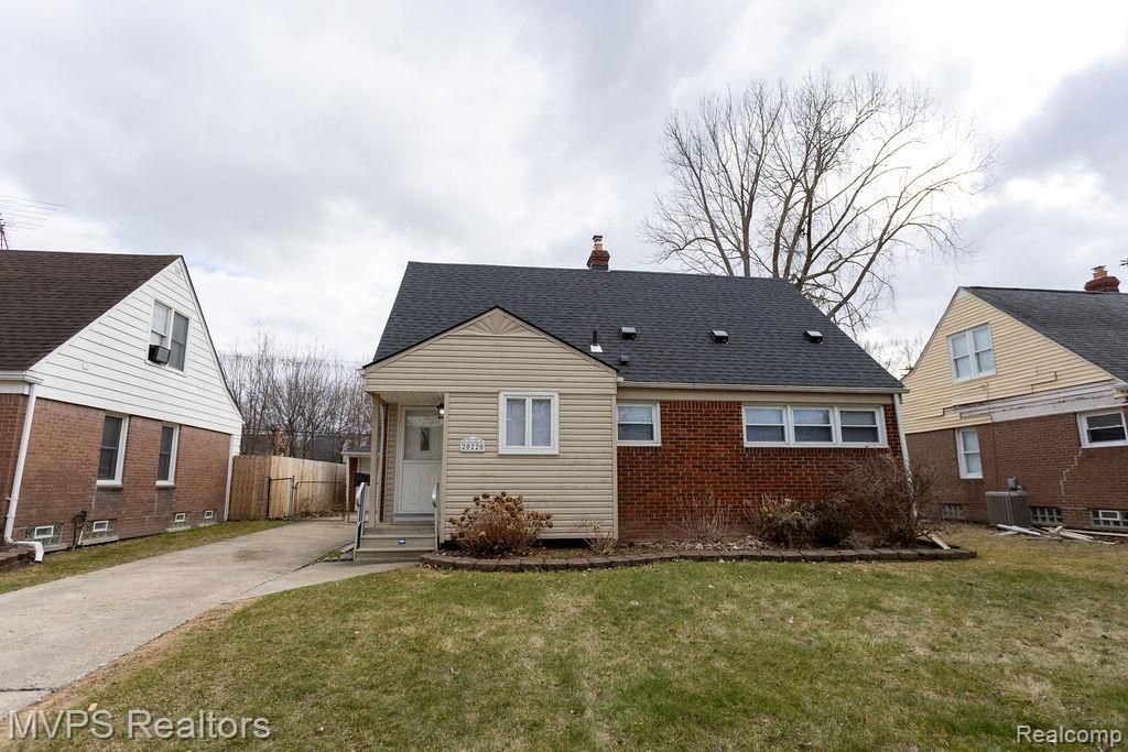20220 Lancaster Street, Harper Woods, MI 48225