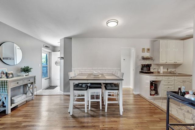 14 Ivy Street 1A, Farmingdale, NY 11735