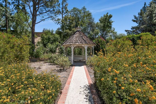 19817 Hiawatha Street, Chatsworth, CA 91311