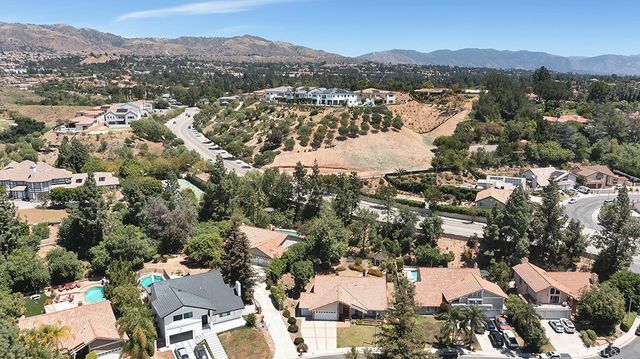 19817 Hiawatha Street, Chatsworth, CA 91311